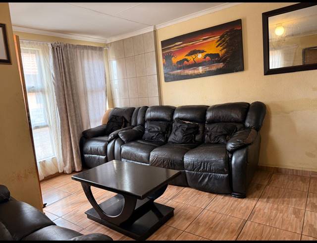 3 BEDROOM HOUSE FOR SALE IN TLHABANE WEST